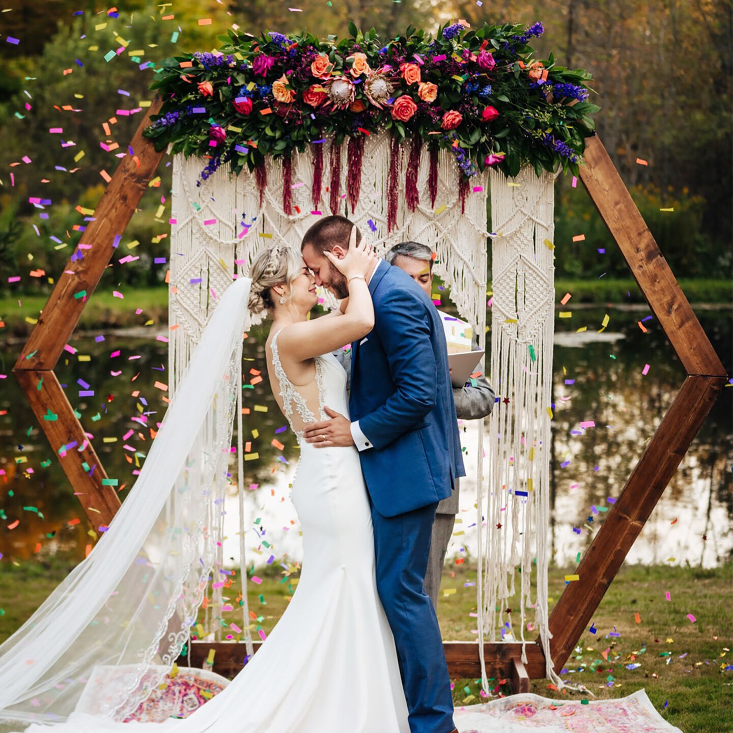 Blue-violet_hexogon-arbor.jpg